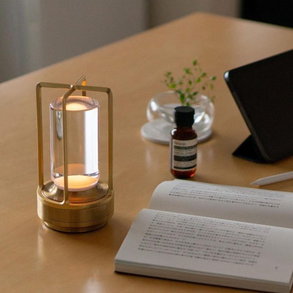 aura gleam table lamp