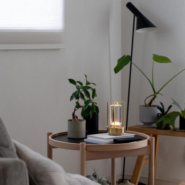 aura gleam table lamp