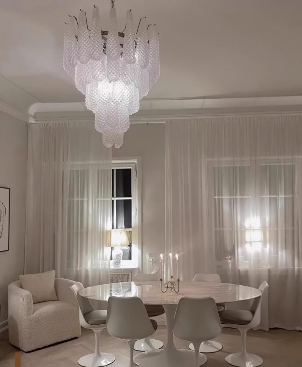 jatuh chandelier